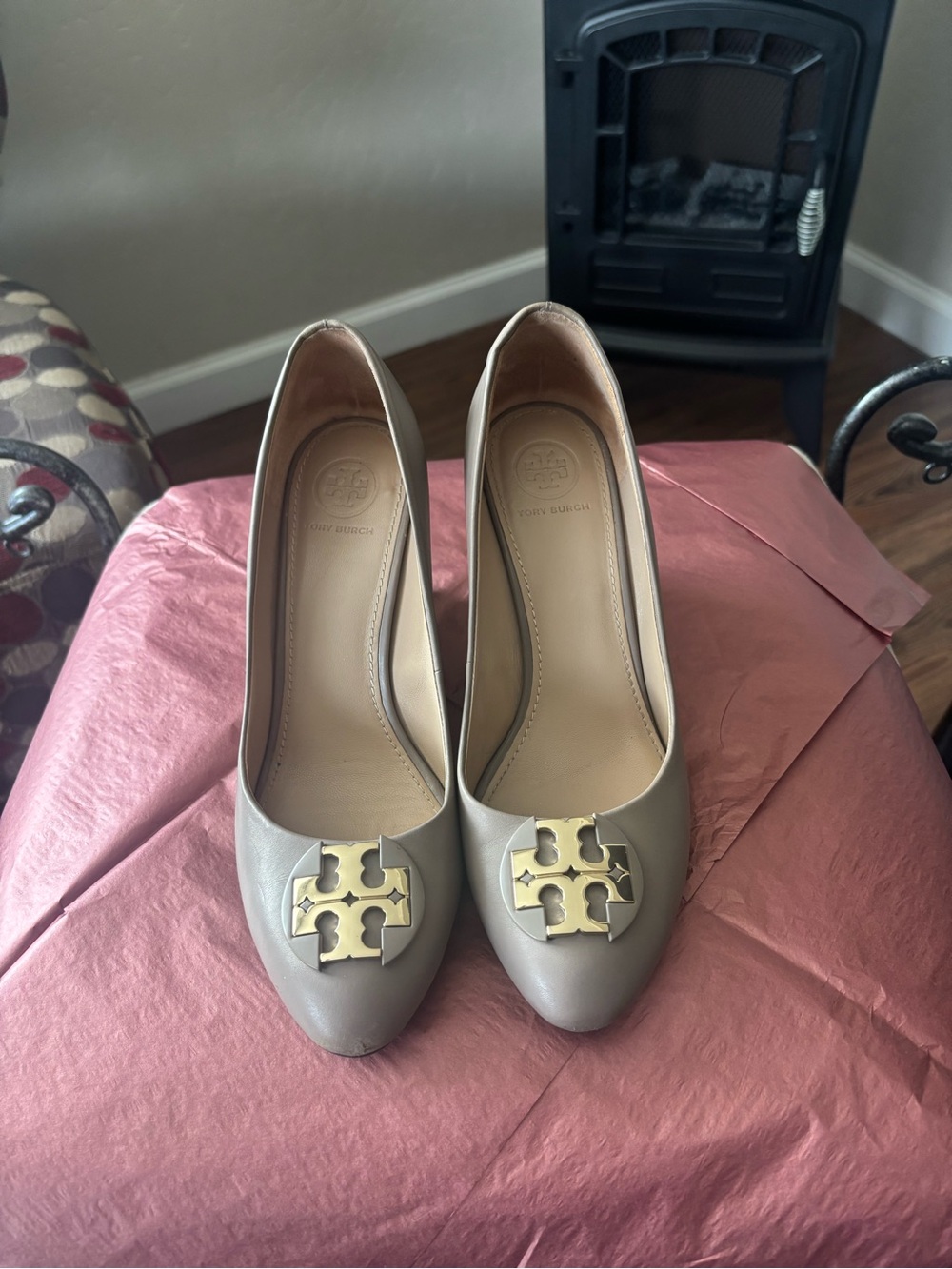 Tory Burch Beige Leather Logo Pumps with Gold Emblem